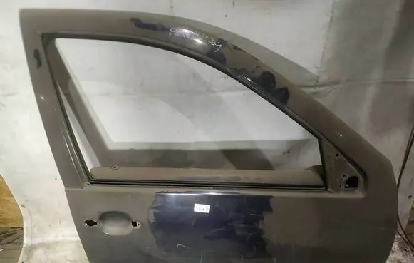 Volkswagen Golf IV Front door melynos