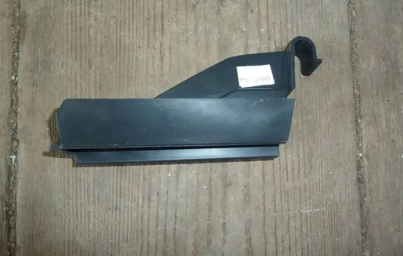 Dacia Duster Intercooler air channel guide 628204721R