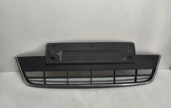 Volkswagen Tiguan Front bumper lower grill 5N0853677E 5N0853677G