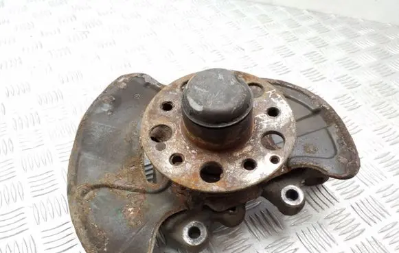 Mercedes-Benz C W203 Front wheel hub spindle knuckle