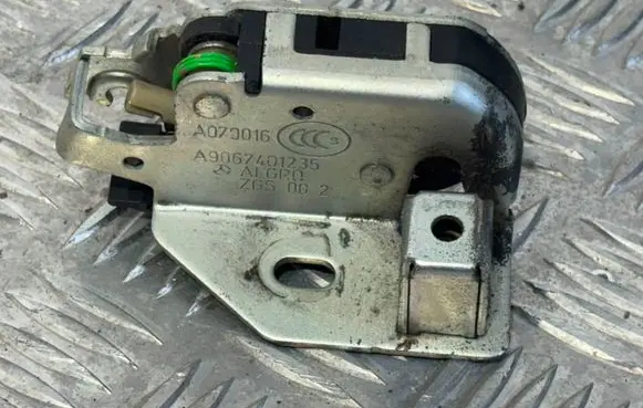 Mercedes-Benz Sprinter W901 W902 W903 W904 Loading door lock A9067401235 A070016 ZGS002