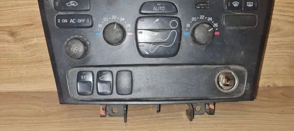 Volvo S60 Climate control unit 8691876
