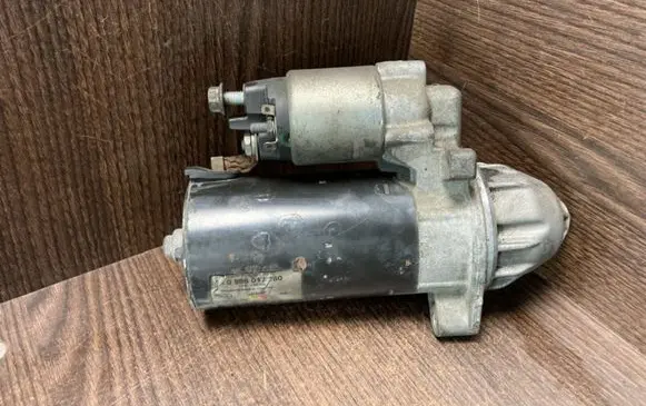 Mercedes-Benz Sprinter W906 Starter motor 0986017260 1005831515