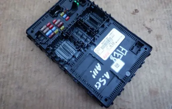 Ford Fiesta Fuse module LU5T15604EJD