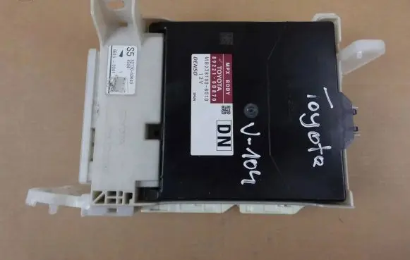Toyota Yaris Central body control module 892210D870 8273052K40