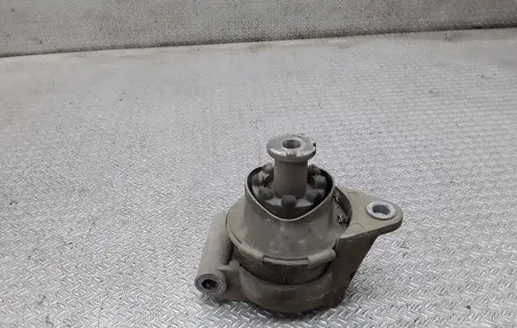 Opel Zafira B Engine mount bracket 24427641