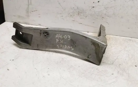 Audi A4 S4 B6 8E 8H Front bumper mounting bracket 8e0821137