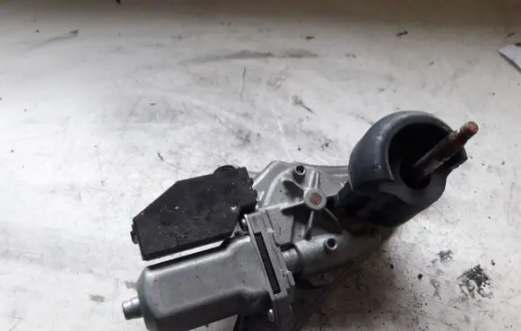 Toyota Auris 150 Rear window wiper motor 8513002030