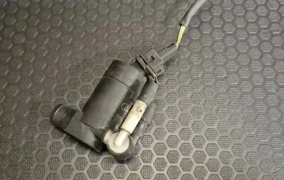 Ford Mondeo Mk III Windscreen/windshield washer pump 1S7117K624FC
