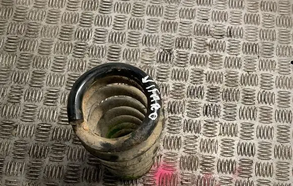 Suzuki Vitara (ET/TA) Front coil spring 