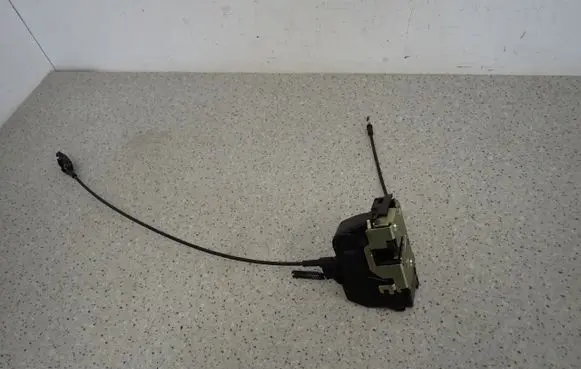 Nissan Primera Rear door lock 