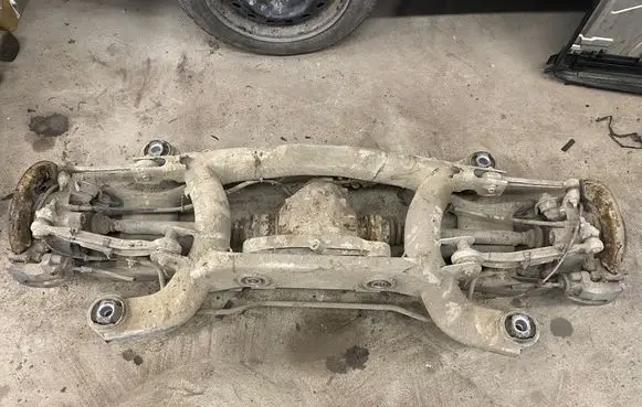 BMW 5 E39 Rear axle beam with reductor 