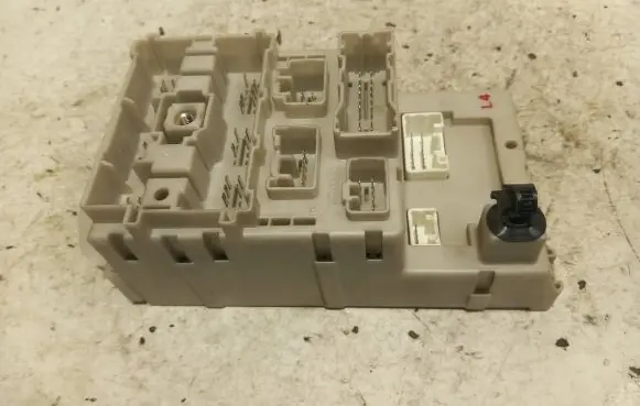 Toyota RAV 4 (XA10) Fuse module 8273342080 3A300667