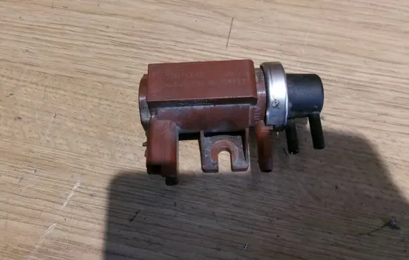 Citroen C4 I Turbo solenoid valve 9652570180 70071200 04T121