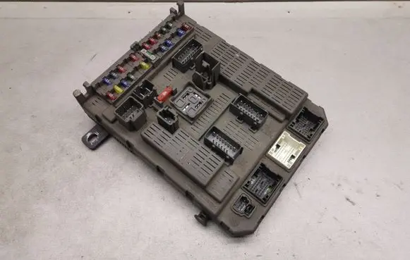 Citroen C5 Fuse module 9645030380