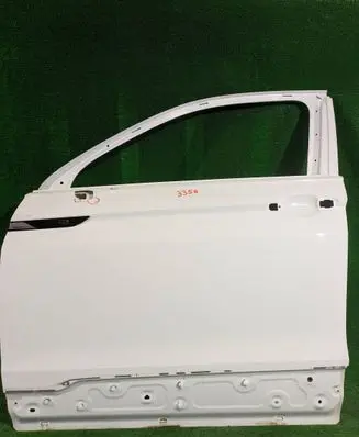 Volkswagen Tiguan Front door