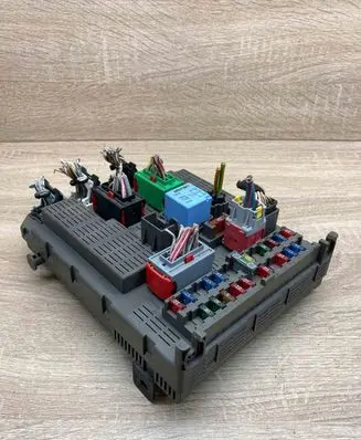 Citroen C5 Fuse module 9637466180 98162200