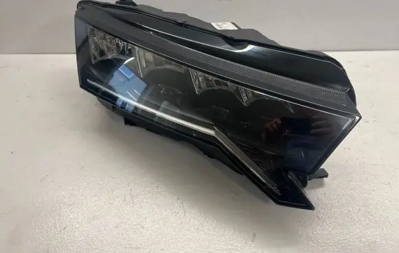 Skoda Octavia Mk4 Headlight/headlamp 5E4941010 0301134232AA LE22A6497
