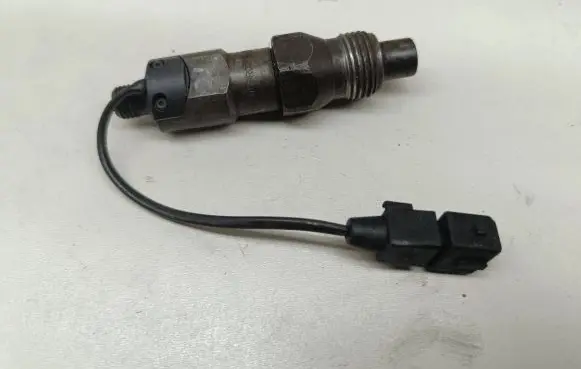 Volvo S40, V40 Fuel injector LDC009R01