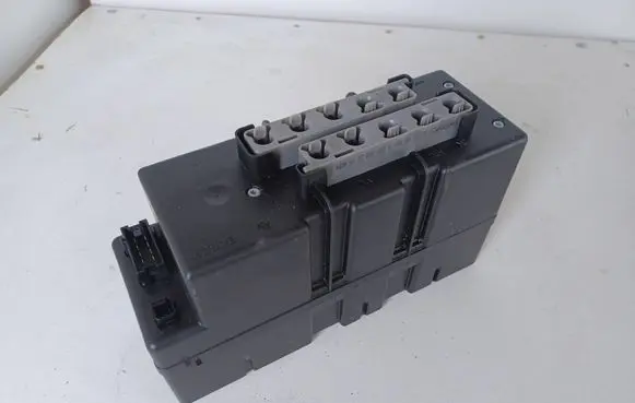 Mercedes-Benz SL R230 Central locking vacuum pump A2308000648 0132006401