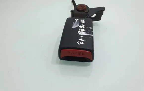 KIA Pro Cee'd II Rear seatbelt buckle
