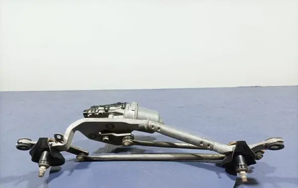 Toyota Urban Cruiser (XP110) Front wiper linkage and motor