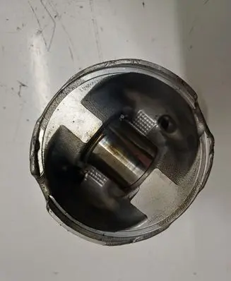 Nissan Pathfinder R52 Piston 10653