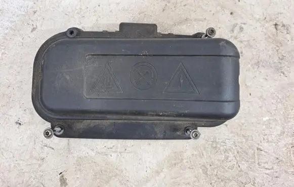 BMW 5 F10 F11 Fuse box cover 7555189