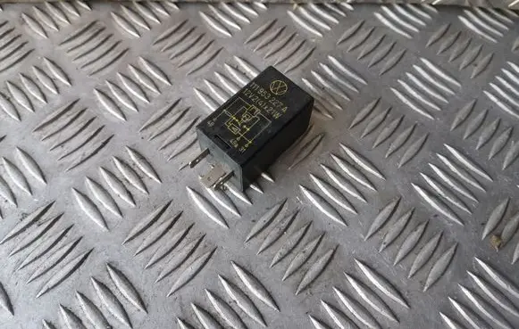 Volkswagen Transporter - Caravelle T4 Other relay 111953227A 0335200013
