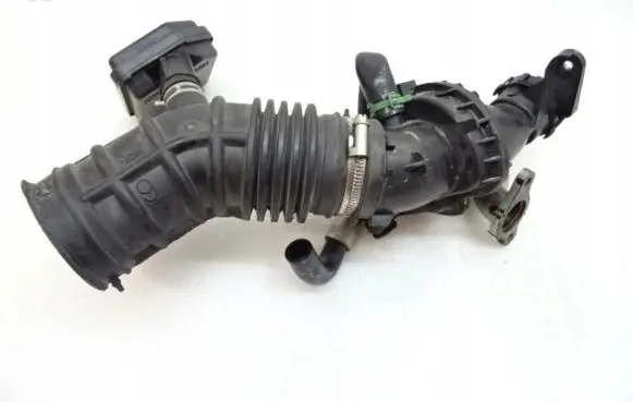 Renault Megane III Air intake duct part 165761844R