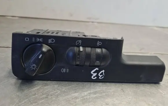 Volkswagen PASSAT B4 Light switch 04051304
