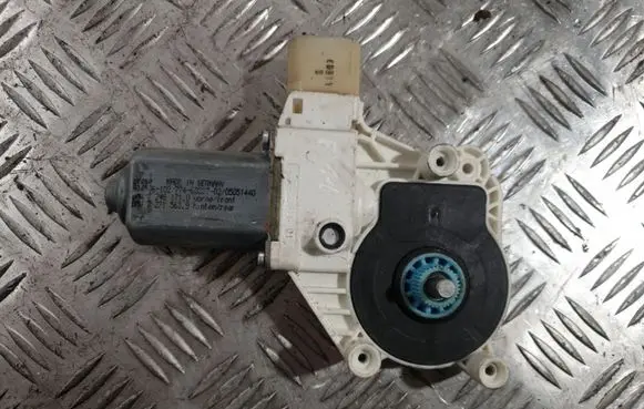 BMW 5 F10 F11 Front door window regulator motor 7248171 7271563