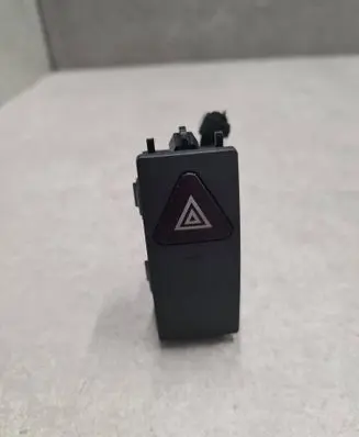 Mercedes-Benz C W204 Hazard light switch 2048701058 0925000815