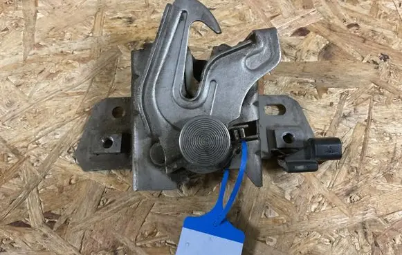 Volvo V50 Engine bonnet/hood lock/catch 30716529 30716530