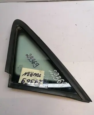 Volkswagen Touran I Front triangle window/glass E643R00048