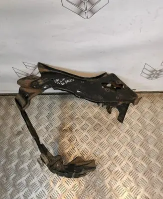 Mercedes-Benz E W211 Headlight/headlamp mounting bracket