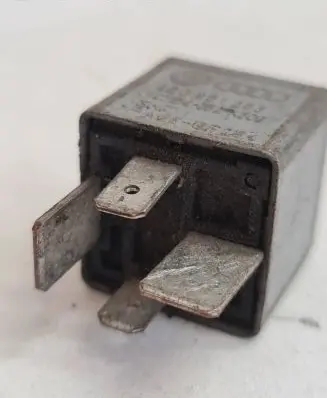 Volkswagen PASSAT B5.5 Other relay 8D0951253 A66GF25 V23134J52X300