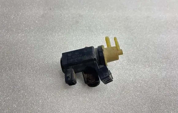 Opel Insignia B Turbo solenoid valve 06T154 55563532 70142100