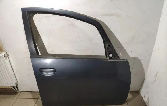 Mitsubishi Colt Front door