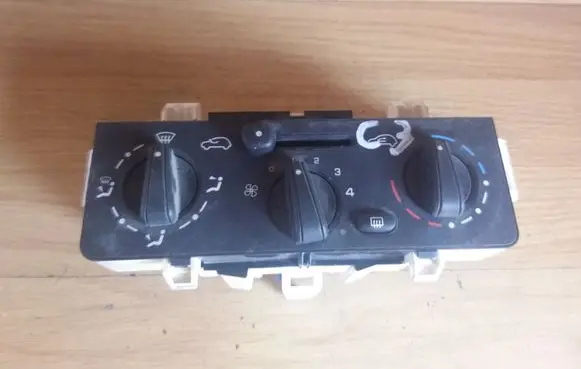 Citroen C3 Climate control unit D664477S