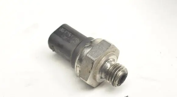 Mercedes-Benz B W245 Fuel pressure sensor A0041539828