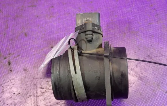 Volkswagen Touran I Mass air flow meter 028100253