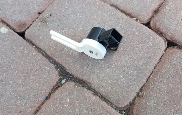 Opel Insignia A Clutch pedal sensor 25889337