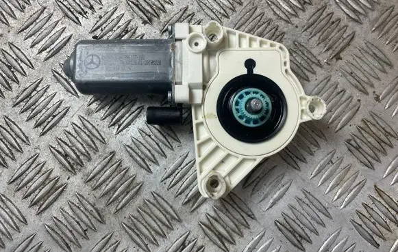 Mercedes-Benz B W245 Front door window regulator motor A1698201642 996137101 20105320