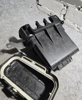 BMW 5 F10 F11 Fuse box cover 12907555189