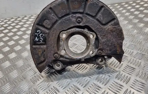 Volkswagen PASSAT B6 Front wheel hub 3C0365A