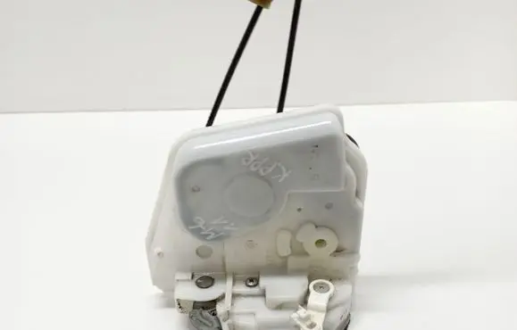 Mazda 6 Front door lock B0722