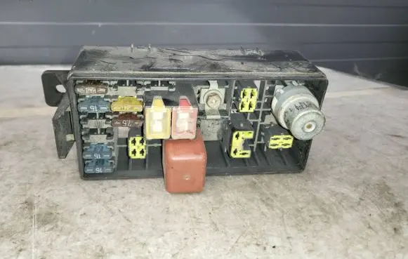Toyota Land Cruiser (HDJ90) Fuse module