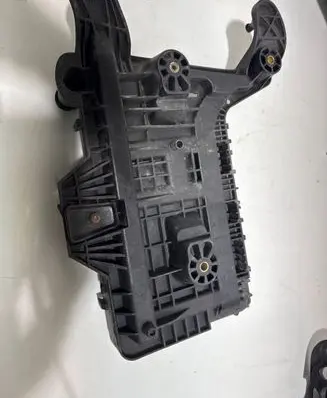Volkswagen Tiguan Battery tray 1K0915333