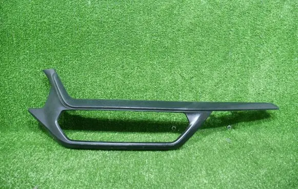 BMW 1 F40 Dashboard glove box trim 6823310